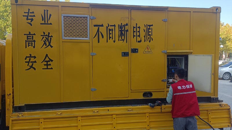 滨城柴油发电机组和UPS电源配合使用时，如何避免切换过程中的电力中断？